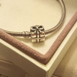 Pandora Gift Box with Bow Charm